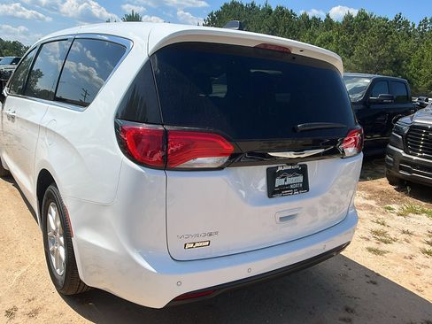 New 2026 Chrysler Voyager LX image 10