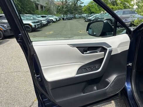 Used 2019 Toyota RAV4 XLE w/ Carpet Mat Package AWD/4WD image 37