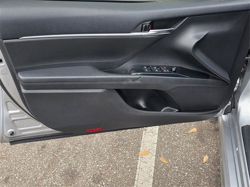 Used 2020 Toyota Camry SE image 25