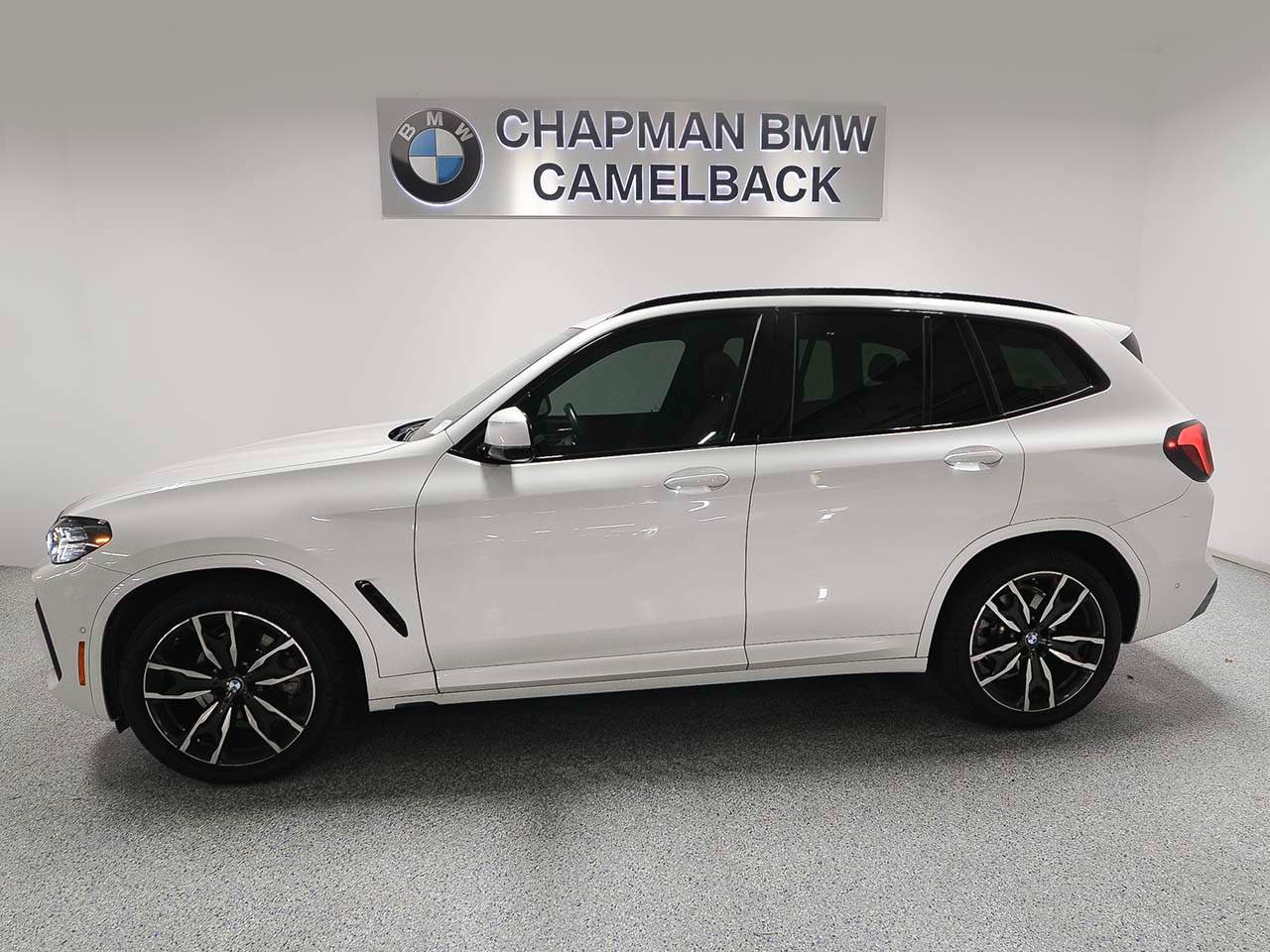 Used 2024 BMW X3 sDrive30i w/ Premium Package RWD image 3