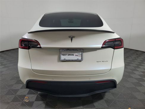 Used 2022 Tesla Model Y Performance AWD/4WD image 5