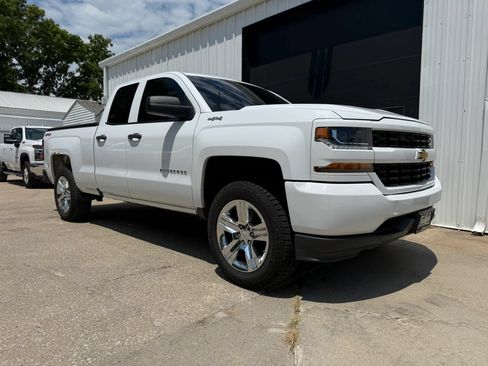 Used 2016 Chevrolet Silverado 1500 Custom w/ Custom Convenience Package AWD/4WD image 2