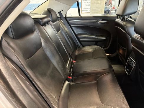 Used 2018 Chrysler 300 Limited AWD/4WD image 30