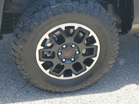 Used 2025 Toyota Tacoma TRD Off-Road w/ TRD Off Road Upgrade Package AWD/4WD image 11