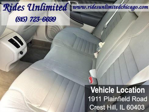 Used 2011 Ford Taurus SE FWD image 22