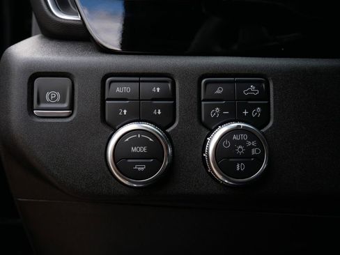 Used 2024 GMC Sierra 1500 SLT w/ SLT Premium Plus Package image 17