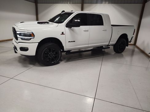 Used 2024 RAM 2500 Laramie w/ Night Edition AWD/4WD image 4