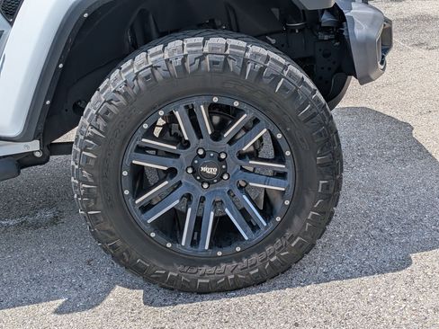 Used 2021 Jeep Gladiator Sport AWD/4WD image 11