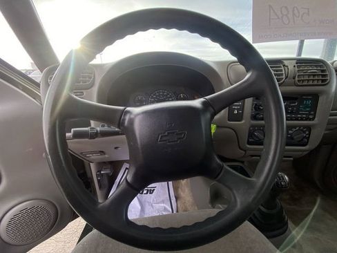 Used 2001 Chevrolet S10 Pickup LS w/ Preferred Equipment Group RWD image 14