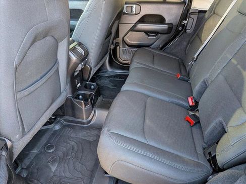 Used 2019 Jeep Wrangler Unlimited Sahara image 18