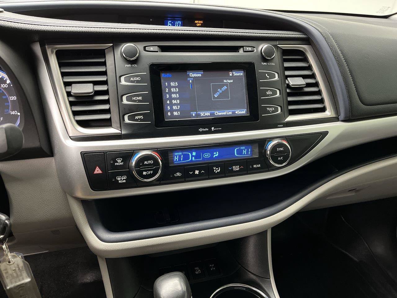 Used 2014 Toyota Highlander Plus AWD/4WD image 16