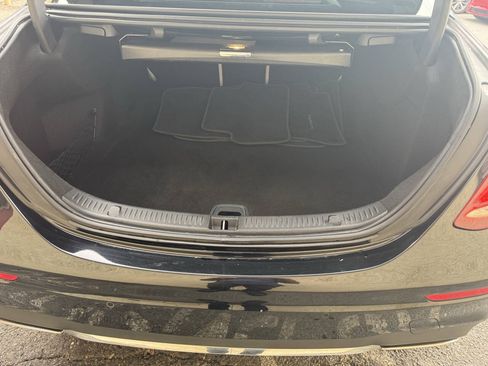 Used 2019 Mercedes-Benz E 300 4MATIC image 35