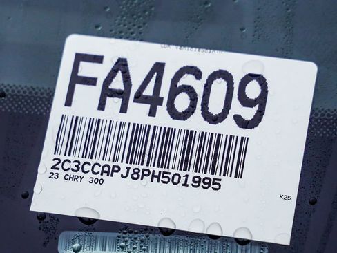 Used 2023 Chrysler 300 C image 29