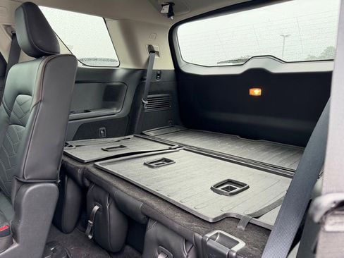 Used 2024 Nissan Pathfinder Platinum w/ Cargo Package AWD/4WD image 15