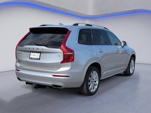 Used 2017 Volvo XC90 T5 Momentum w/ Vision Package FWD image 9