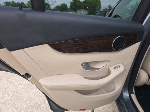 Used 2019 Mercedes-Benz GLC 300 image 23