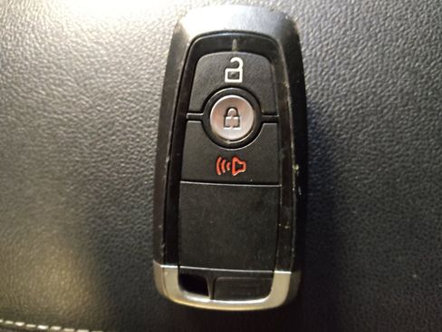 Used 2020 Ford Escape SE image 32