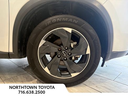 Used 2025 Nissan Rogue SV FWD image 33