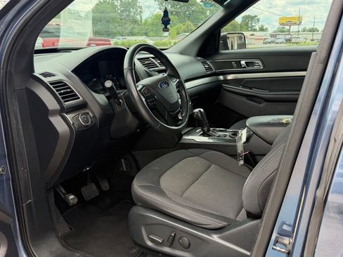 Used 2019 Ford Explorer XLT FWD image 14