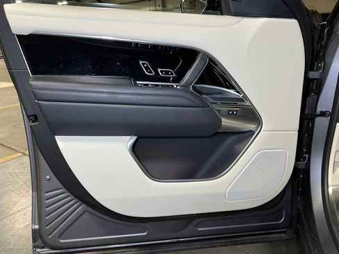 Used 2023 Land Rover Range Rover SE image 20