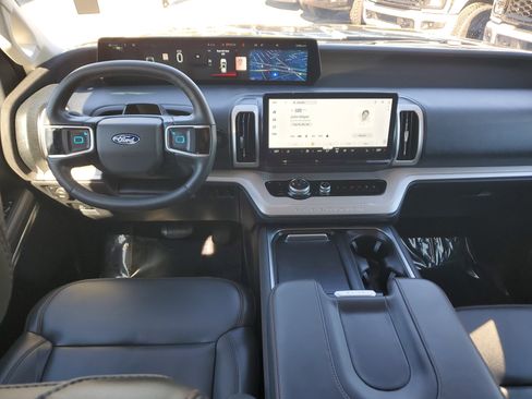 Used 2025 Ford Expedition Active image 15
