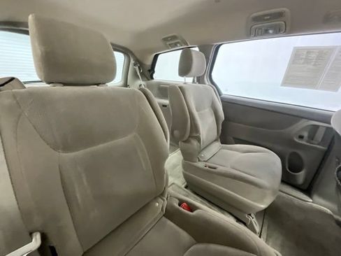 Used 2005 Toyota Sienna LE w/ LE Pkg 4 AWD/4WD image 13