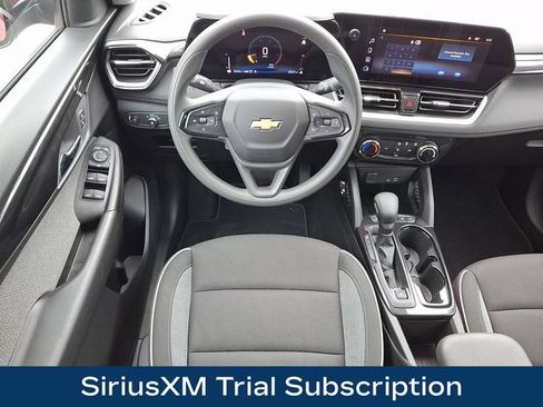 Used 2025 Chevrolet TrailBlazer LT AWD/4WD image 3
