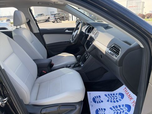Used 2021 Volkswagen Tiguan SE image 32