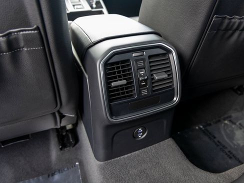 Certified 2025 Porsche Macan image 41