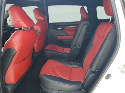 Used 2023 Toyota Highlander XSE image 13