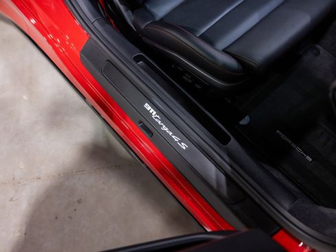 Used 2022 Porsche 911 AWD/4WD image 33