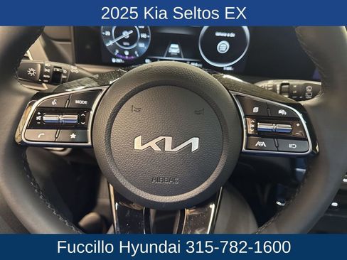 Used 2025 Kia Seltos EX image 14
