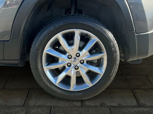 Used 2014 Jeep Cherokee Limited w/ Luxury Group image 16