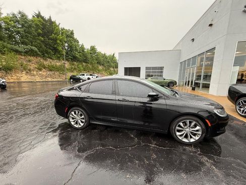 Used 2016 Chrysler 200 S w/ Comfort Group FWD image 4