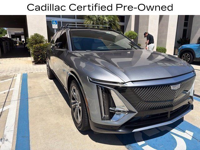 Certified 2025 Cadillac Lyriq Luxury AWD/4WD image 2