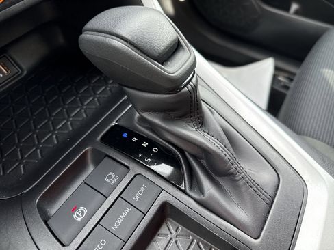 Certified 2025 Toyota RAV4 LE FWD image 21