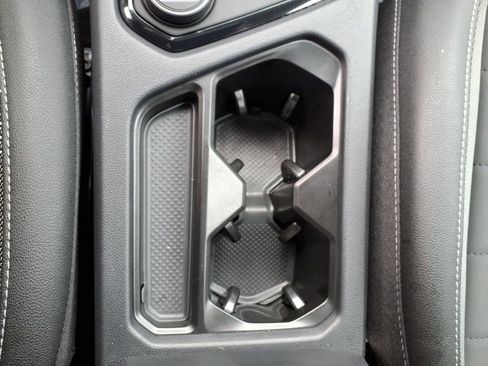 Certified 2025 Volkswagen Taos SE image 29