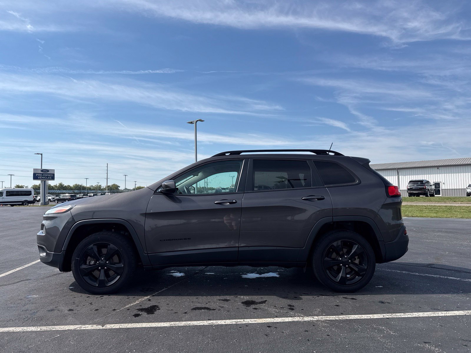 Used 2018 Jeep Cherokee Latitude w/ Altitude Package FWD image 6