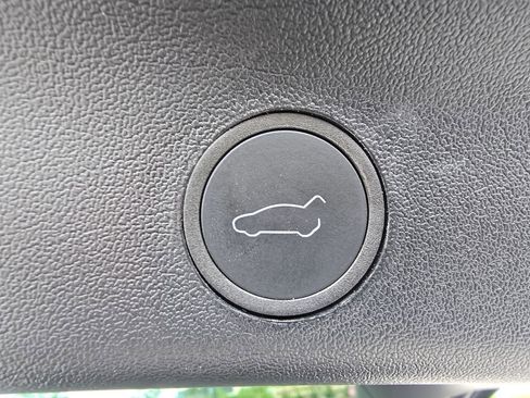 Used 2024 Tesla Model Y Performance AWD/4WD image 16