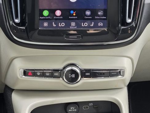Certified 2023 Volvo XC40 B5 Plus AWD/4WD image 20