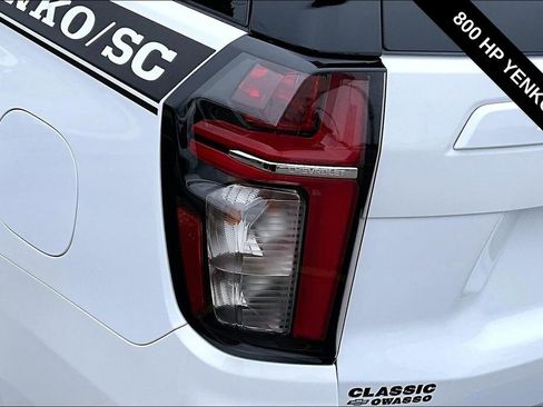 Used 2023 Chevrolet Suburban High Country AWD/4WD image 23