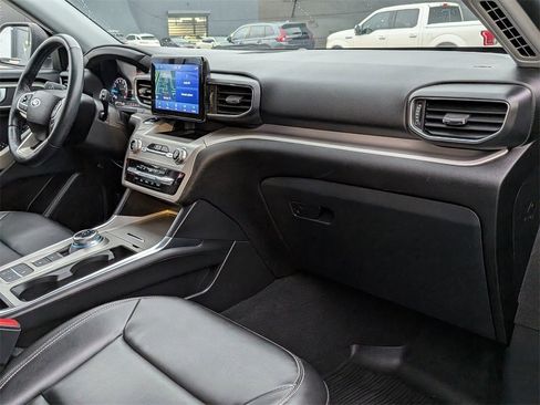 Used 2022 Ford Explorer XLT w/ Equipment Group 202A image 30