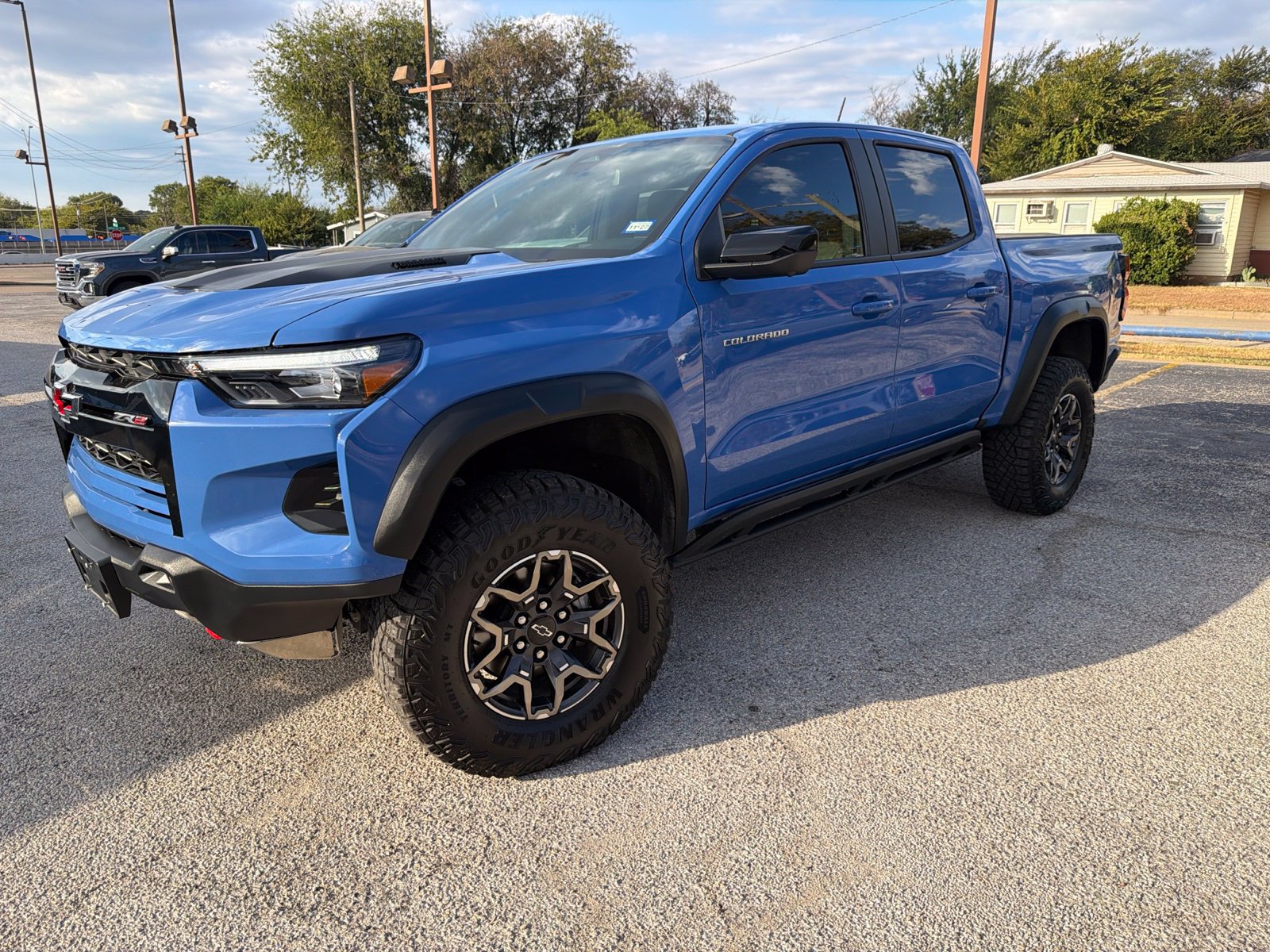Used 2026 Chevrolet Colorado ZR2 w/ Technology Package AWD/4WD image 1