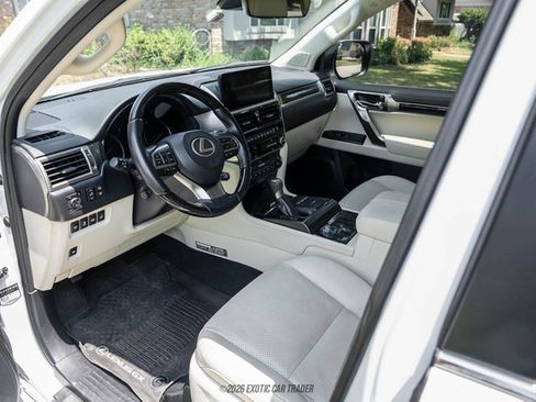 Used 2023 Lexus GX 460 Luxury w/ Sport Design Package AWD/4WD image 35