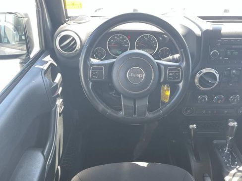 Used 2018 Jeep Wrangler Unlimited Sahara AWD/4WD image 13