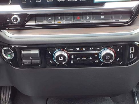 Used 2025 GMC Sierra 1500 SLT AWD/4WD image 15