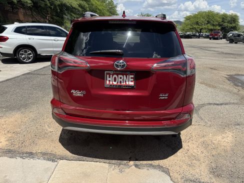 Used 2018 Toyota RAV4 XLE AWD/4WD image 7