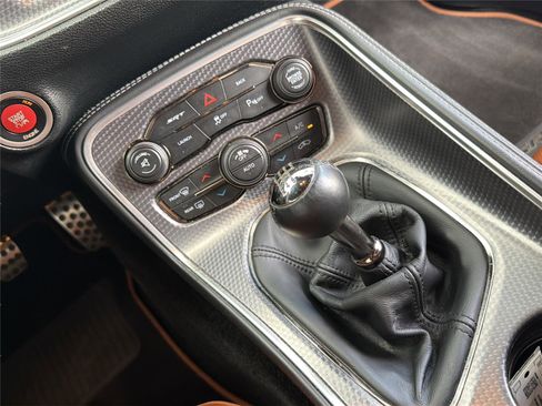 Used 2015 Dodge Challenger SRT Hellcat RWD image 16