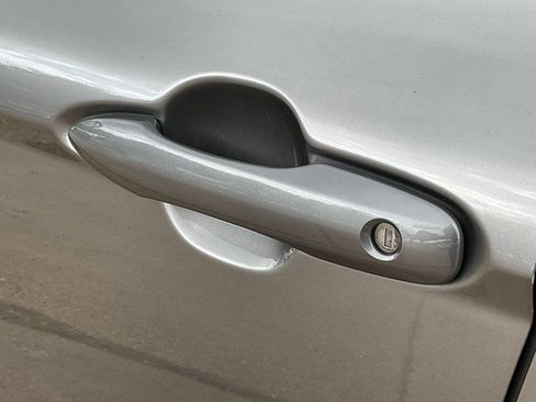 Used 2025 Toyota Camry SE image 9