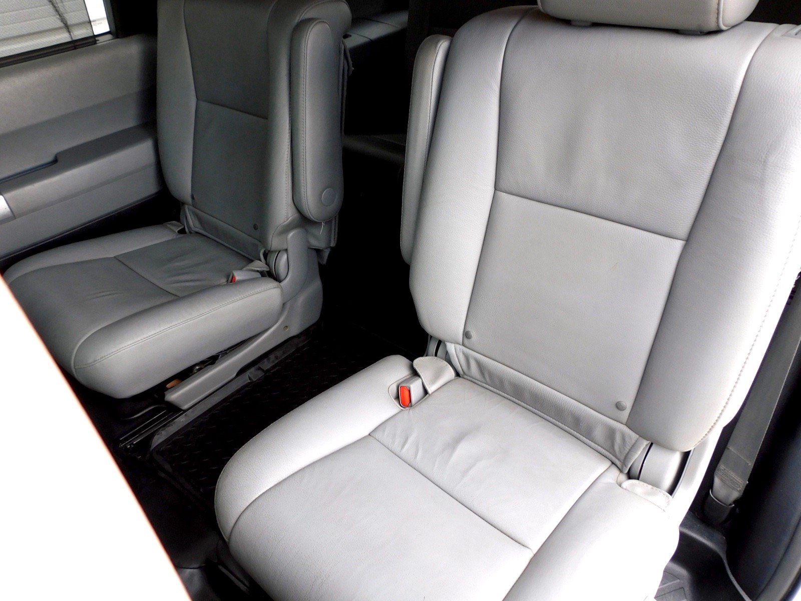 Used 2019 Toyota Sequoia Limited w/ Safety & Convenience Package AWD/4WD image 16